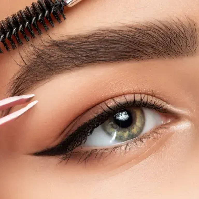 The-Art-of-Threading-Eyebrows